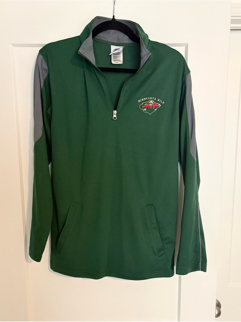 NHL Minnesota Wild Green and Gray Quarter-Zip Pullover. Men’s Size S